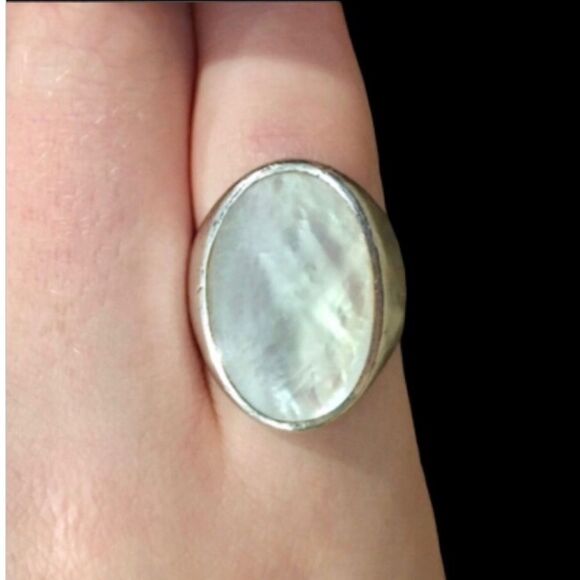 Vintage Mother of Pearl Sterling Silver Wide Band Cocktail Ring Sz 8 - Picture 3 of 8
